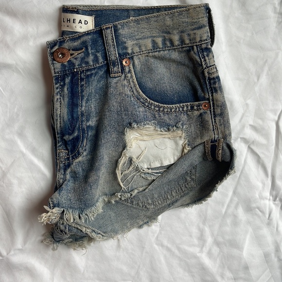 Bullhead Denim Co. Slouchy Short. Size 0. Short Denim Shorts. - Picture 4 of 5